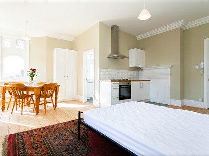 Studio Flat, Green St, E13