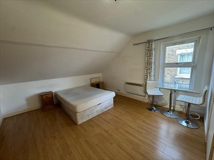 Studio Flat, Hanworth Road, TW3