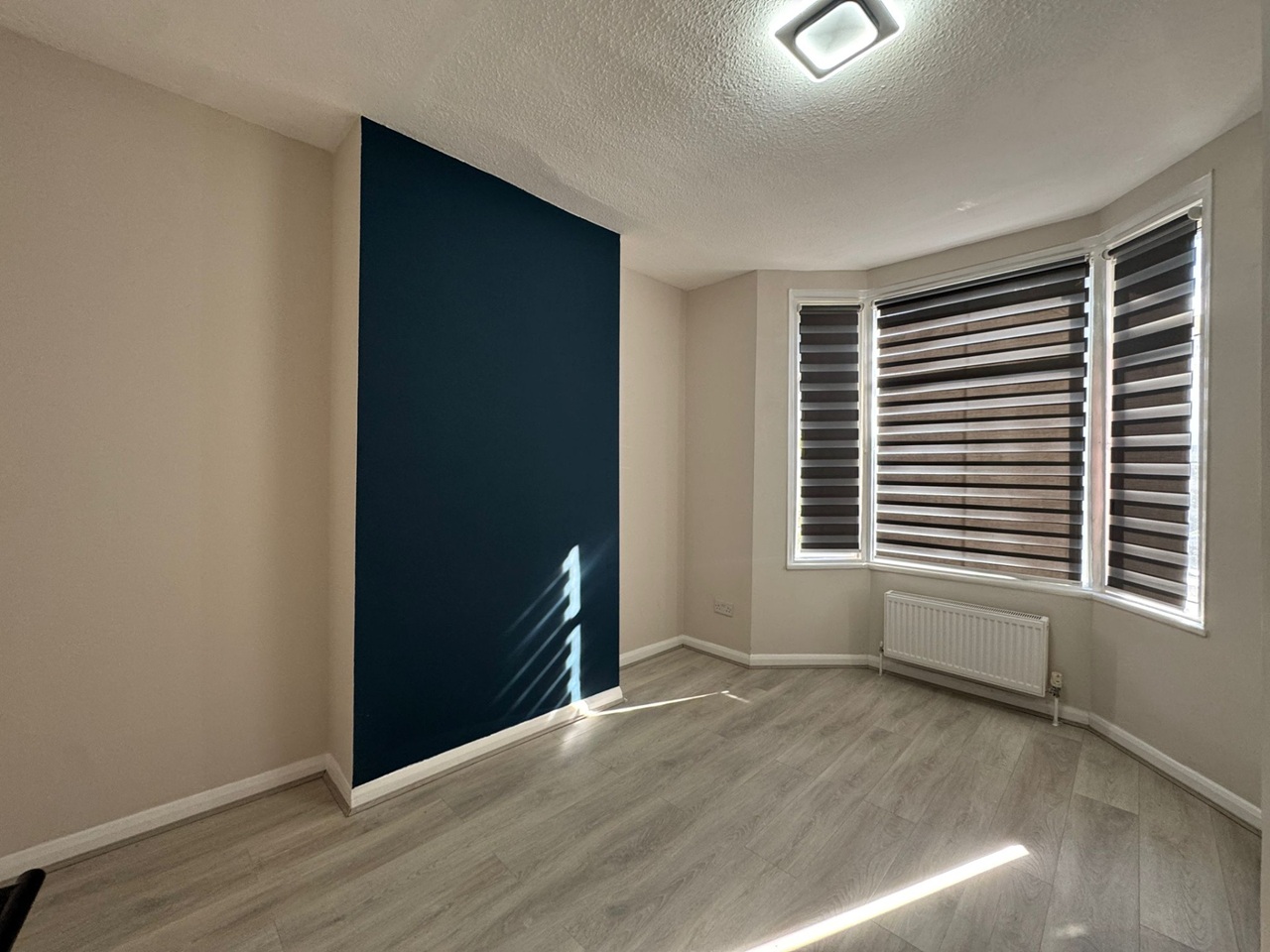 London - 1 Bed Flat, Rucklidge Avenue, NW10 - To Rent Now for £1,785.00 p/m