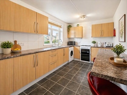4 Bed Flat, Coombe House, N7