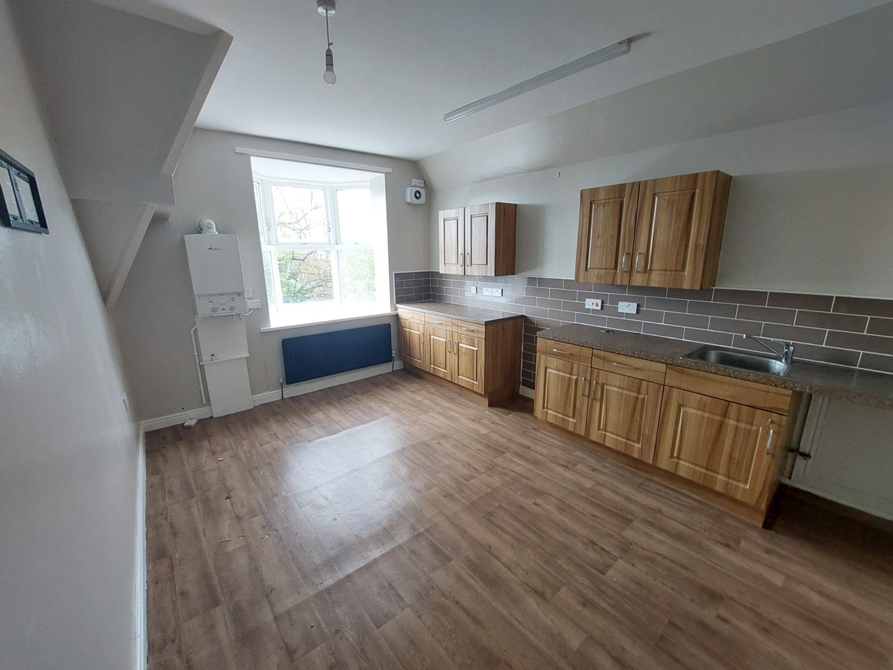 1 Bed Flat, Sholebroke Avenue, LS7 photo 2