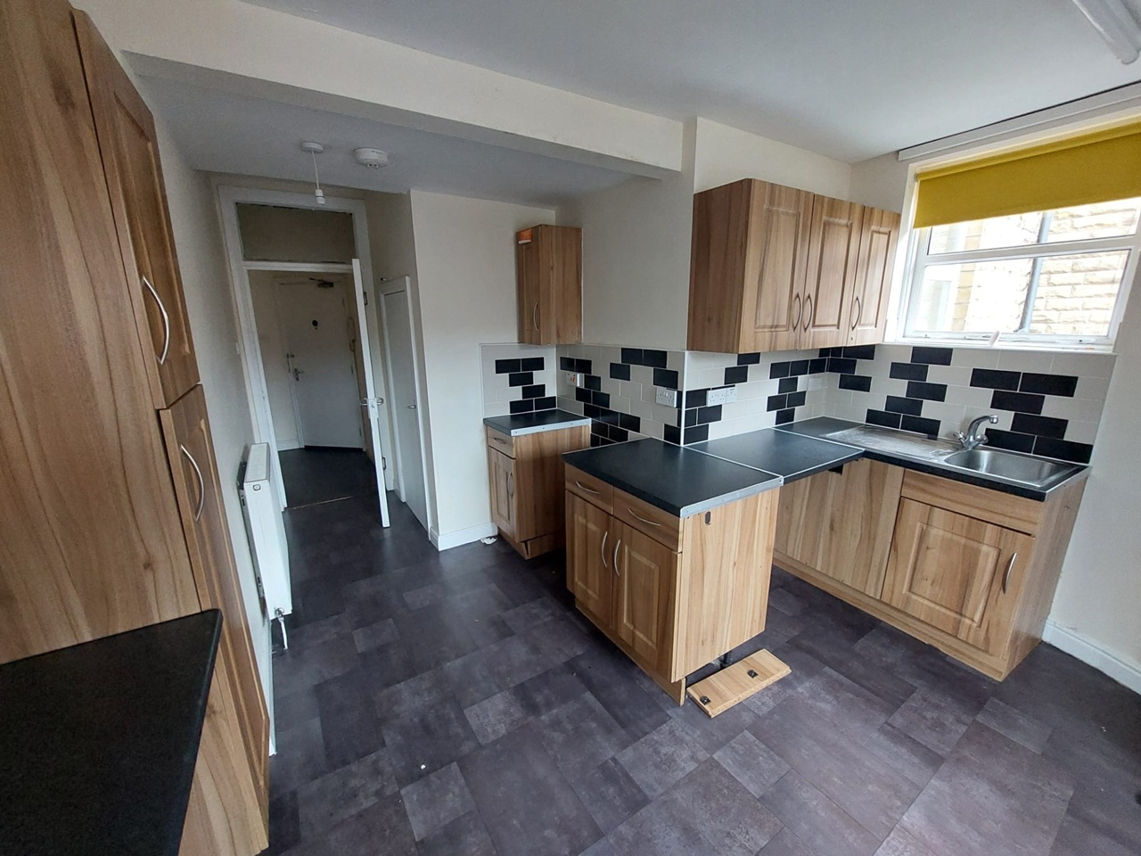 1 Bed Flat, Sholebroke Avenue, LS7 photo 3