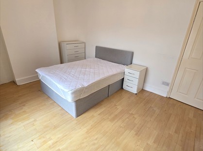 Room in a Shared House, Linden Road, B66