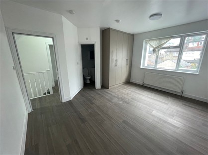 3 Bed Flat, Brentvale Avenue, UB1