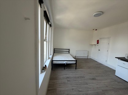 Room in a Shared Flat, Friern Barnet Road, N11