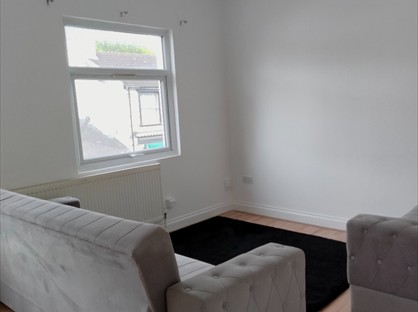 3 Bed Flat, Woodside Green, SE25