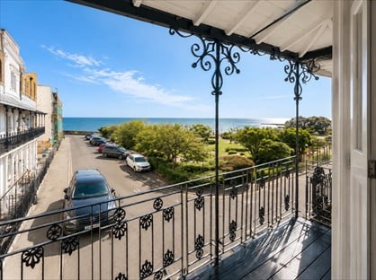 2 Bed Flat, Albion Place, CT11