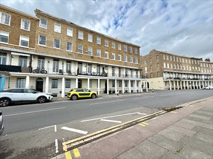 1 Bed Flat, Wellington Crescent, CT11