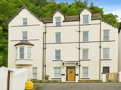 1 Bed Flat, Llwynon Gardens, LL30