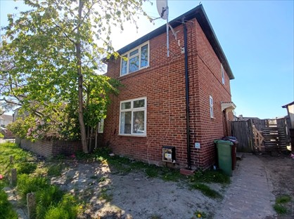 3 Bed End Terrace, Valence Circus, RM8