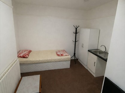 Room in a Shared House, Stanwell Road, TW14