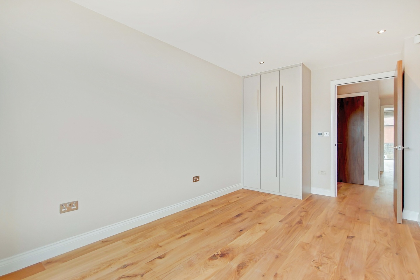 2 Bed Flat, Lyden Court, N19 photo 3