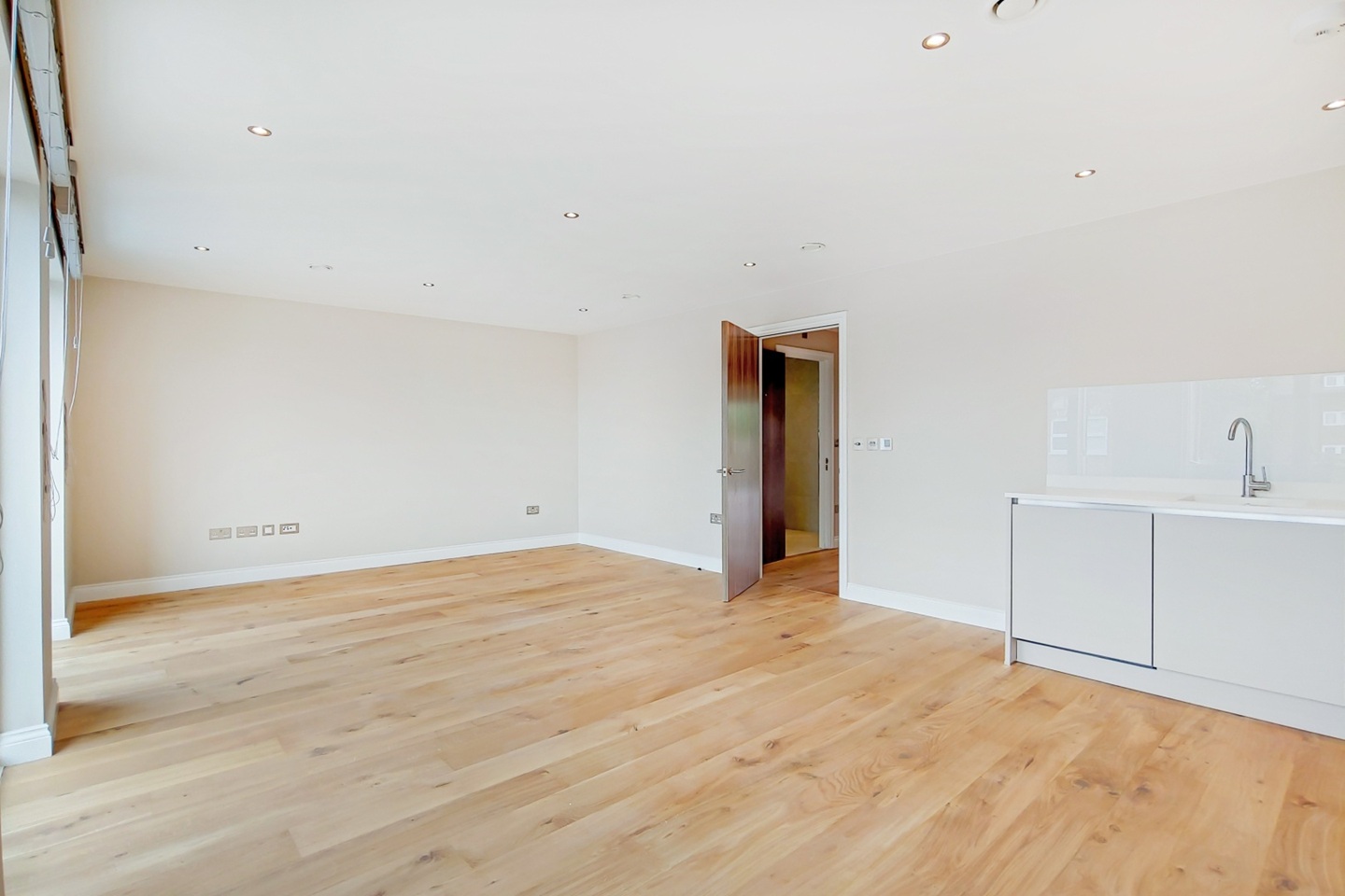2 Bed Flat, Lyden Court, N19 photo 5