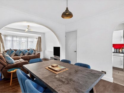 3 Bed Semi-Detached House, Rochester Avenue, TW13
