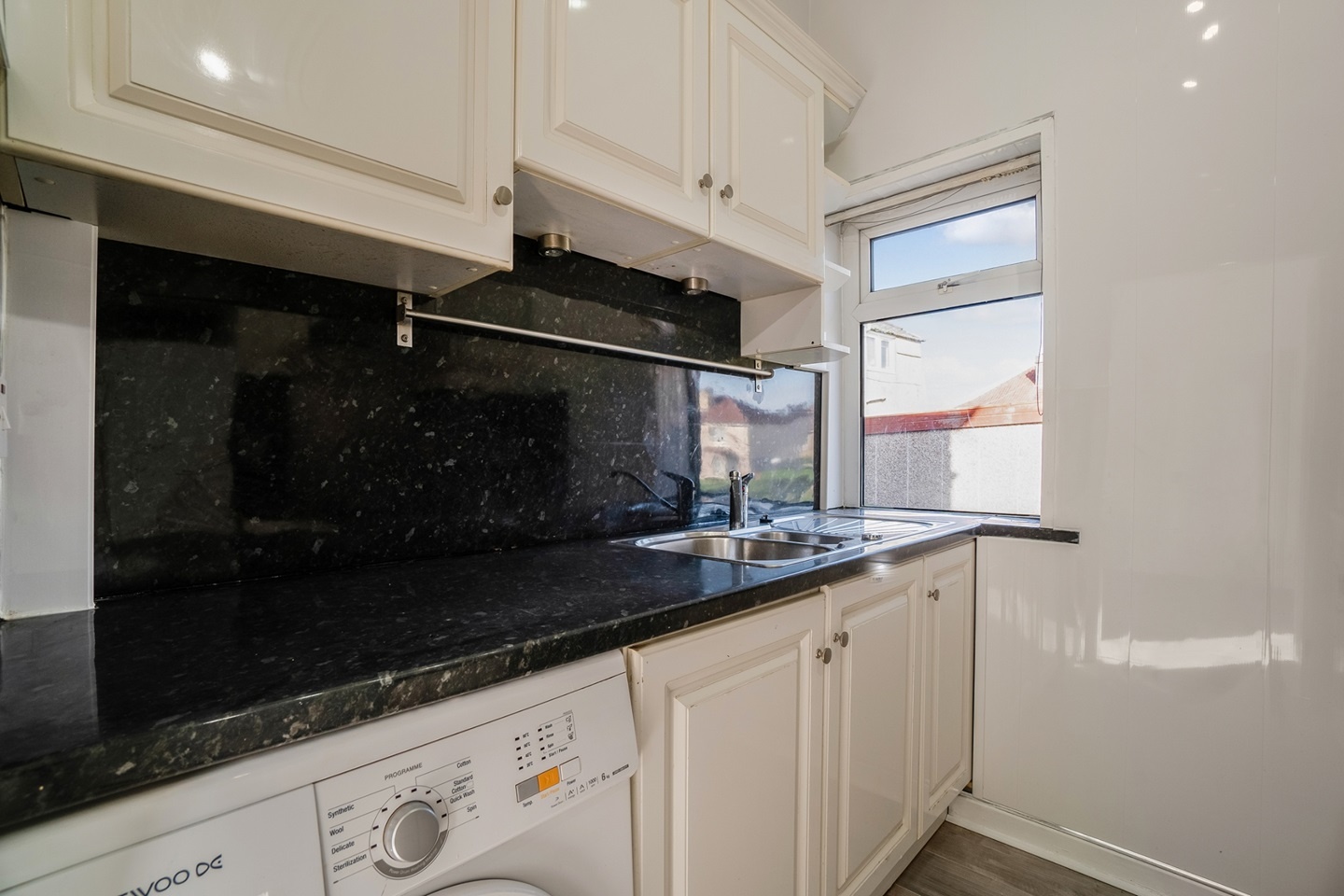 3 Bed Flat, Burnfoot Drive, G52 photo 3