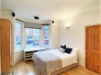 Room in a Shared House, Quicks Road, SW19