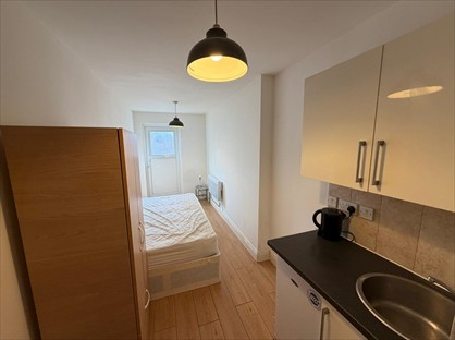 Studio Flat, Oak Cottage Close, SE6
