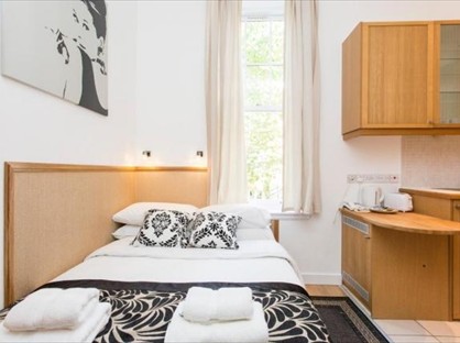 Studio Flat, Fulham Palace Road, W6