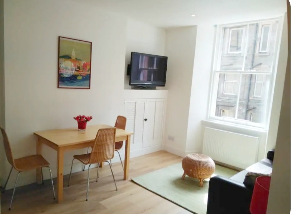 1 Bed Flat, Bothwell Street, EH7 photo 3