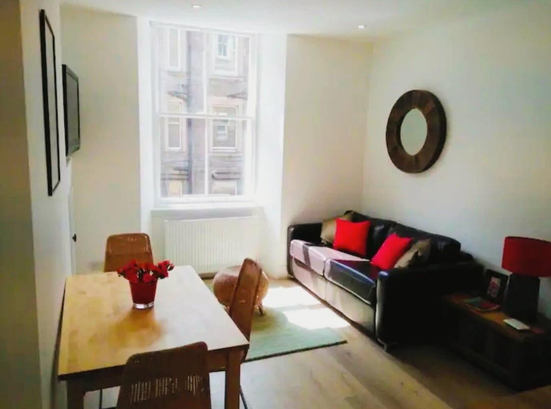 1 Bed Flat, Bothwell Street, EH7 photo 2