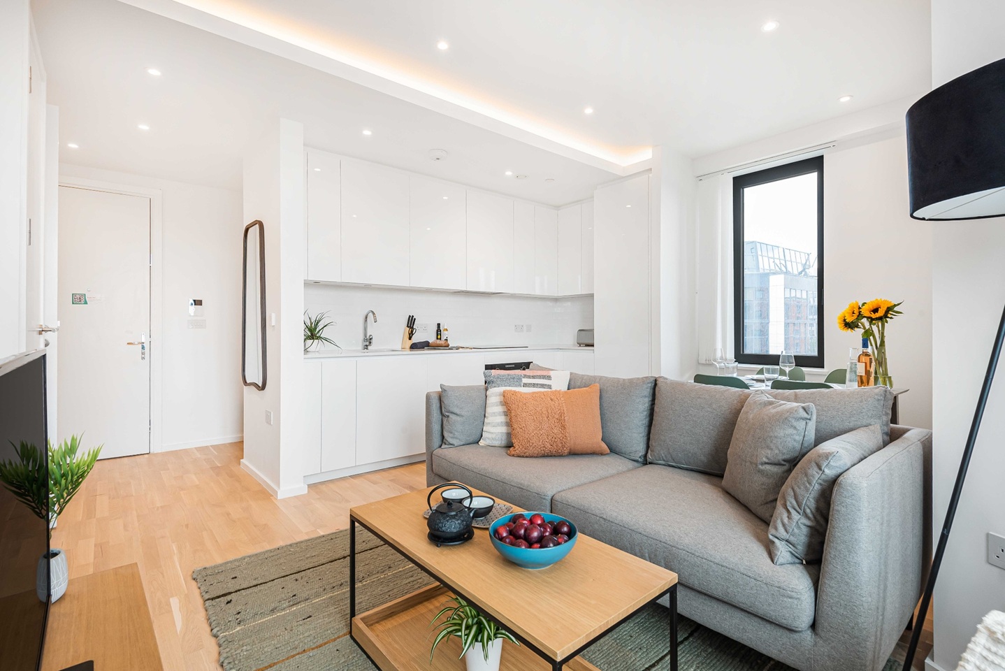 2 Bed Flat, Gravity Royal Heights, RG1 photo 2
