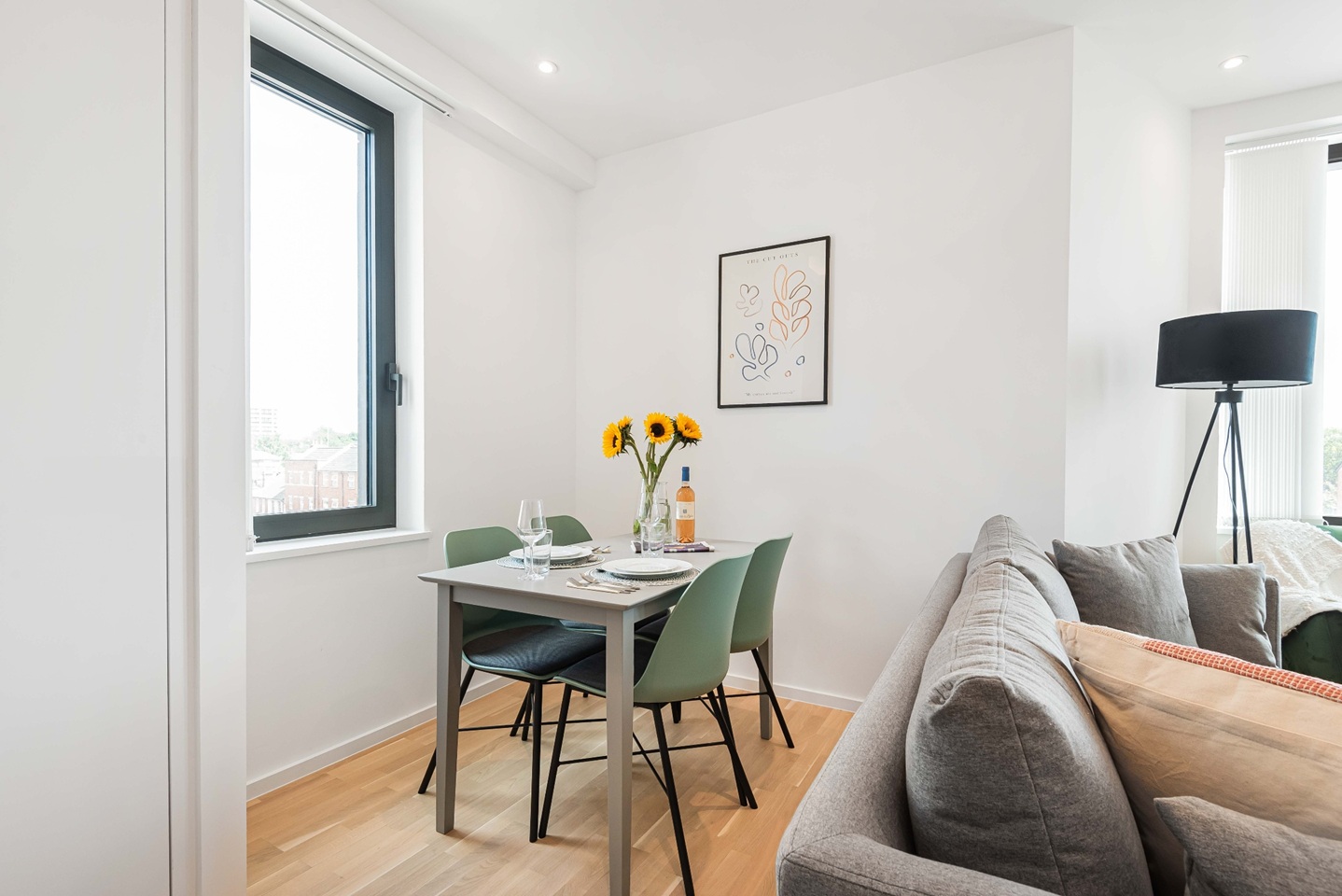 2 Bed Flat, Gravity Royal Heights, RG1 photo 4