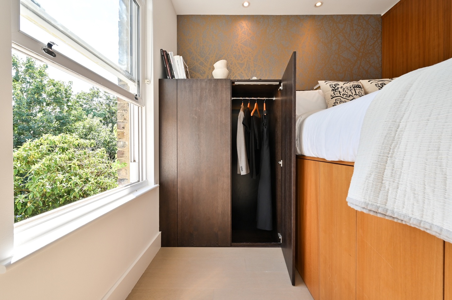 Studio Flat, Dennington Park Road, NW6 photo 4