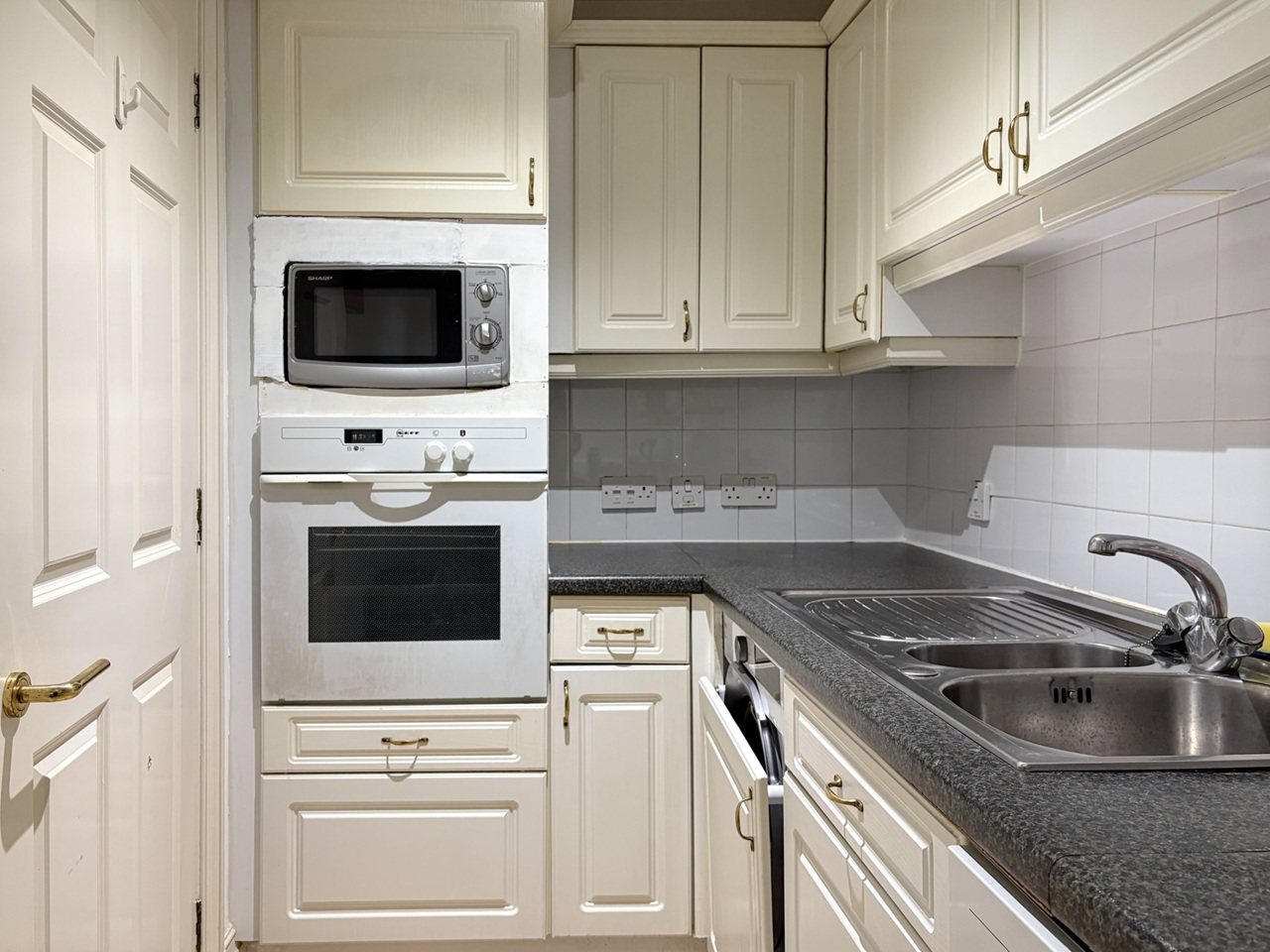 Additional image 7 of 2 Bed Flat, Printers Inn Court, EC4A, N1 7GU