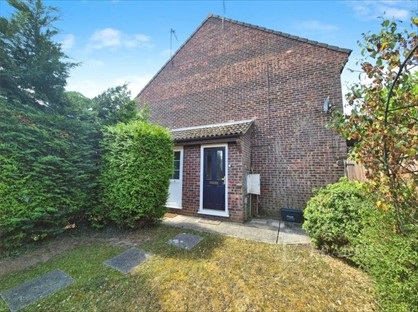 1 Bed Semi-Detached House, Cook Place, CM2