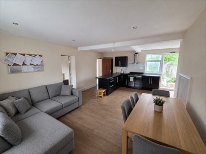 5 Bed Semi-Detached House, Whitmore Road, WR2