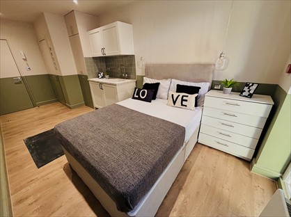 Studio Flat, Greenford Road, UB6