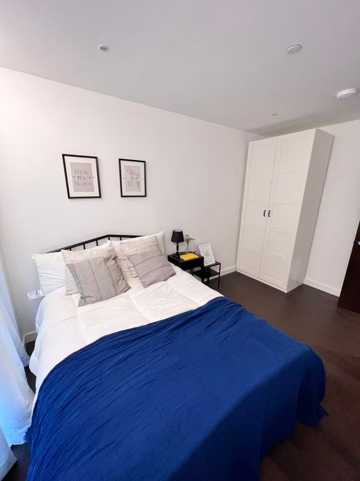 3 Bed Flat, Lanchester Way, SW11 photo 3