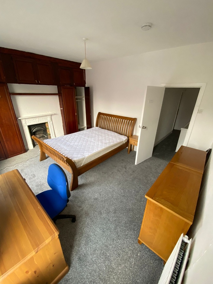 Room in a Shared House, Kingscliffe St, M9