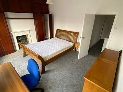 Room in a Shared House, Kingscliffe St, M9