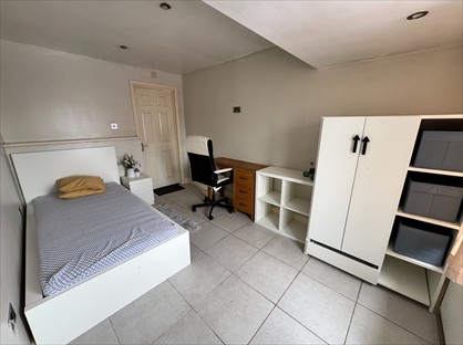 Room in a Shared House, Botelers, SS16