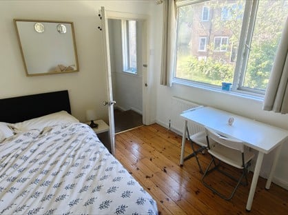 1 Bed Semi-Detached House, Buckhold Road, SW18