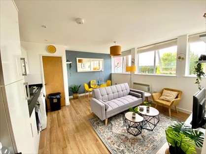 2 Bed Flat, Wella Road, RG22