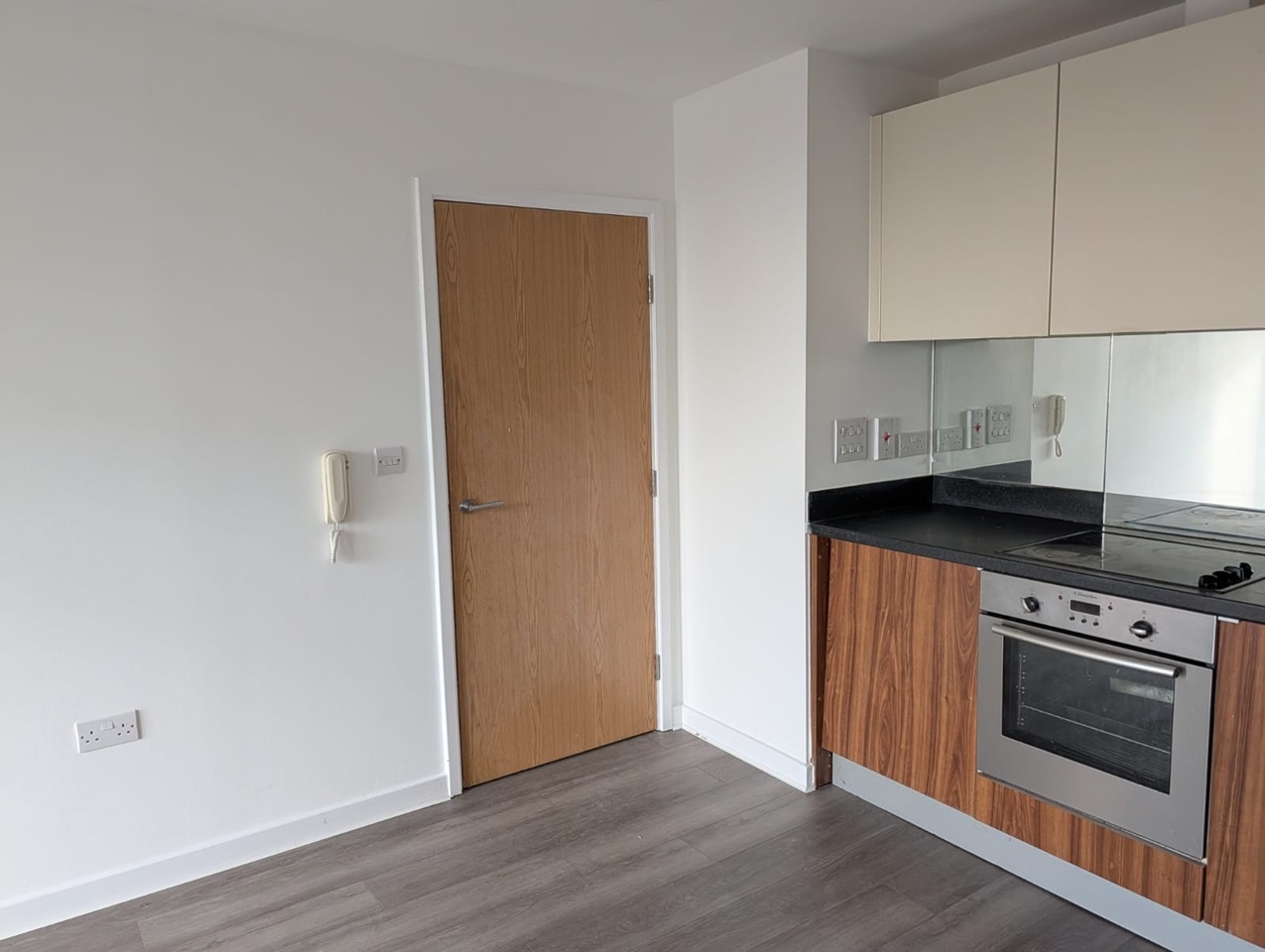 Barking - 1 Bed Flat, Cutmore Ropeworks, IG11 - To Rent Now for £1,500. ...