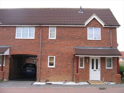 3 Bed Semi-Detached House, Thistle Drive, AL10