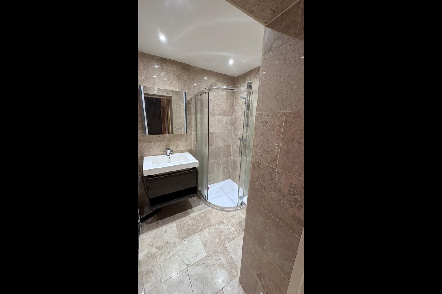 Studio Flat, Kilburn High Road, NW6 photo 5