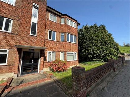 2 Bed Flat, Garrison Court, SG4