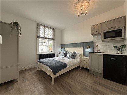 Room in a Shared House, Market Square, NN11