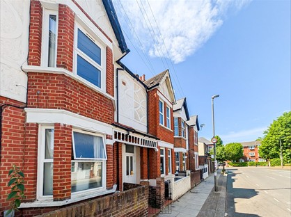 5 Bed Terraced House, Thurso St, SW17