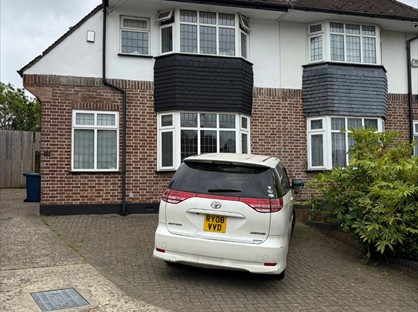 4 Bed Semi-Detached House, Warwick Avenue, HA8