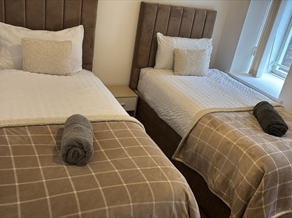 2 Bed Flat, Dickenson Road, M14