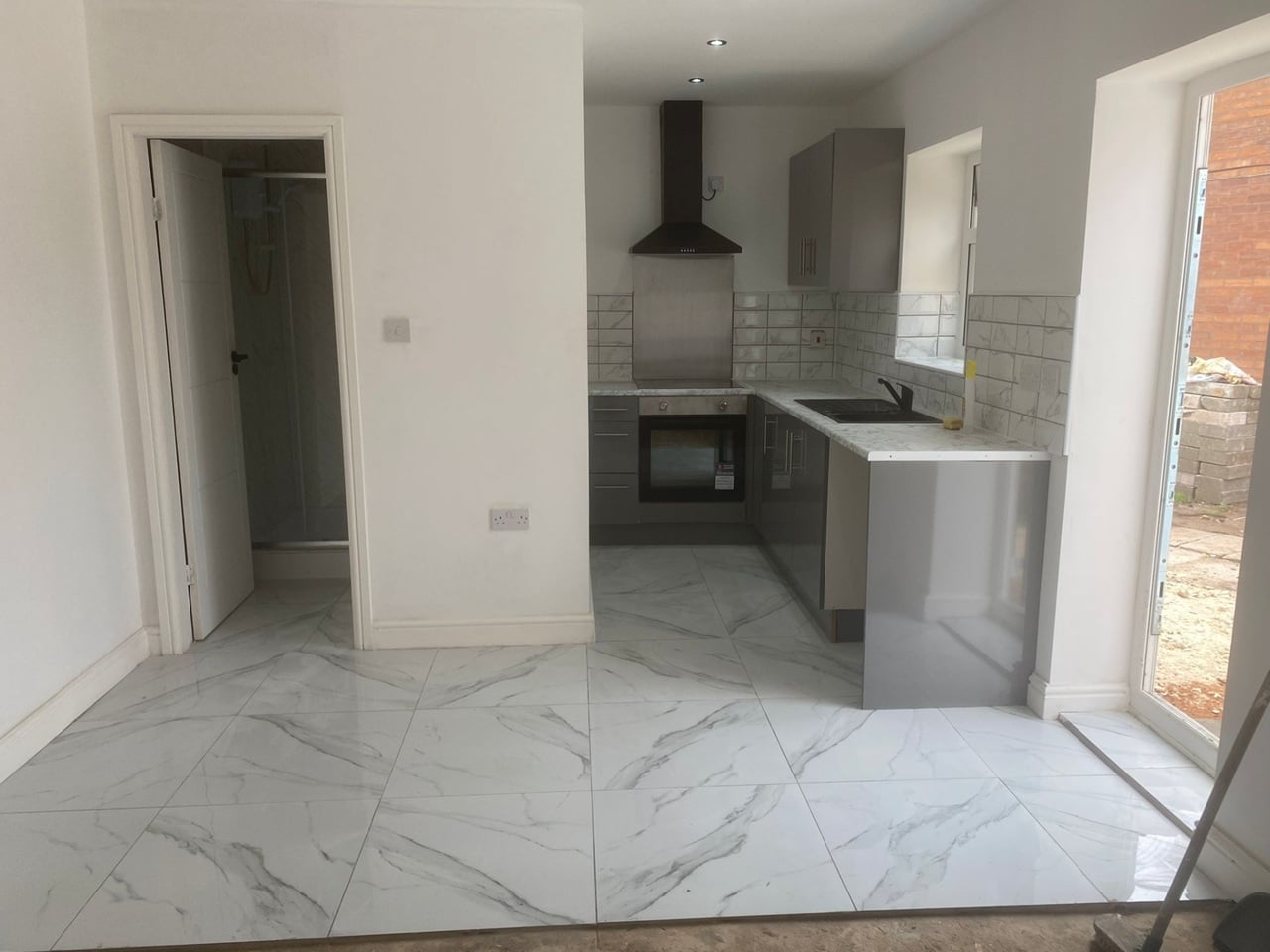 Studio Flat, Calbourne Crescent, M12