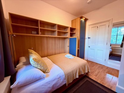 Studio Flat, Fulham Palace Road, W6