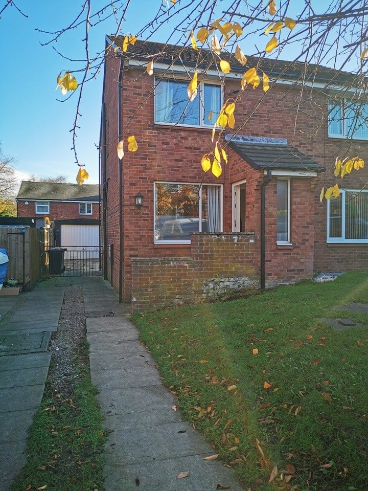 2 Bed Semi-Detached House, Ledbury Green, LS10