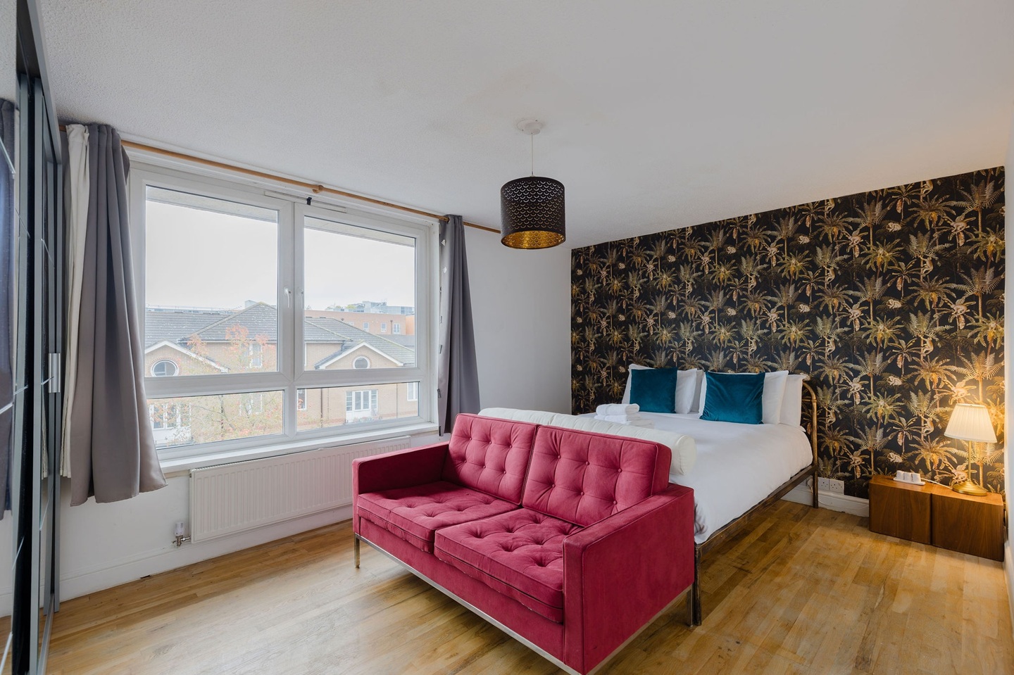 1 Bed Flat, Roslin House, E1W photo 3