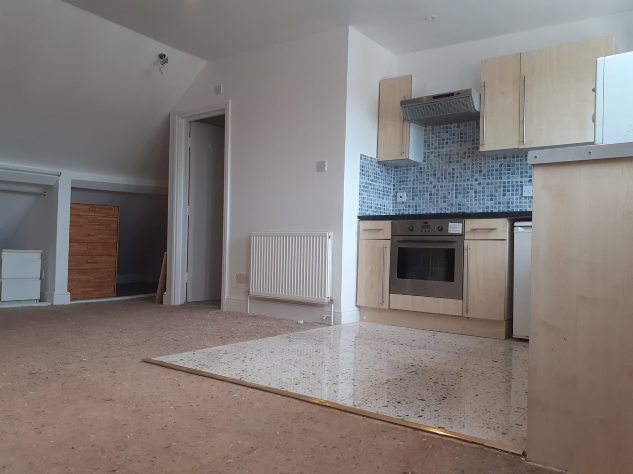 Mitcham - Studio Flat, Streatham Road, CR4 - To Rent Now for £1,000.00 p/m
